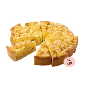Ein goldbrauner Apfelkuchen mit saftigen Apfelstücken, knusprigem Mürbeteigboden und zarten Mandelblättchen, vorgeschnitten in 12 Stücke.