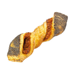 Frisch gebackener Mexikotwister mit würziger Füllung und knuspriger Kruste, mit Mohn bestreut.