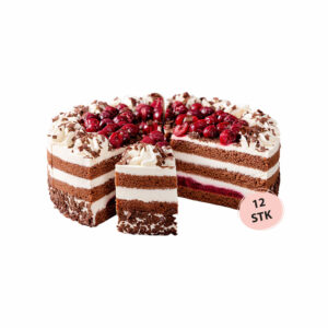 Ein köstliches Stück Schwarzwälder-Kirsch-Torte, geschnitten und mit Sahne und Kirschen verziert.